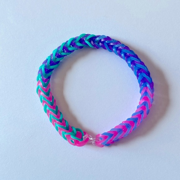 Hand Crafted Bracelet Colorful Fishtail Band Bracelet - Picture 1 of 6